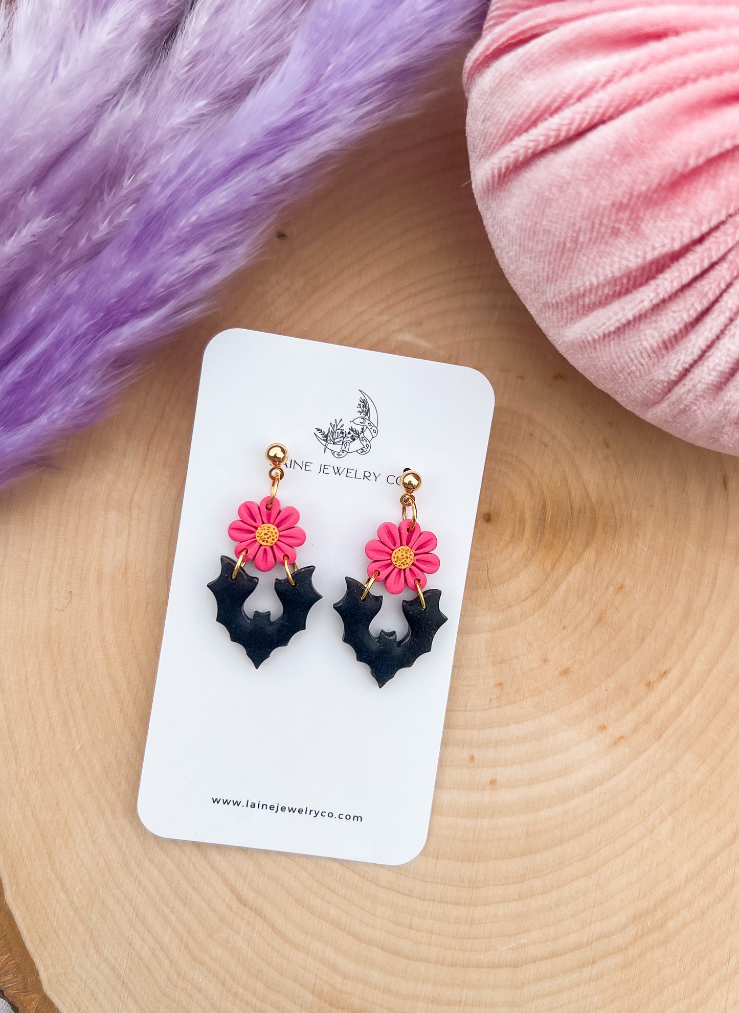 Daisy Bat Dangle