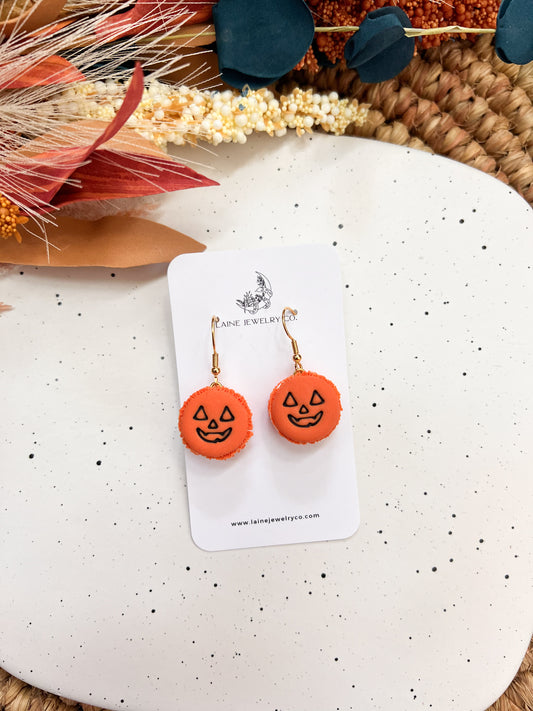 Jack-O-Lantern Macaron